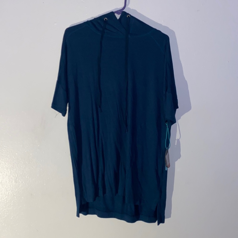 (2) flow like, short sleeve dresses
